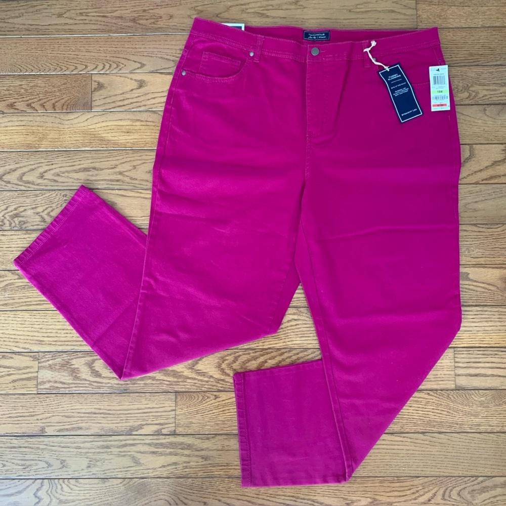 Charter Club Women’s Deep Fuchsia Pink Straight Leg Jeans Pants Size 18W NWT